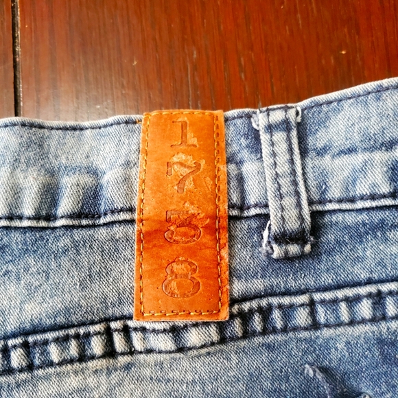 1738 Blue Faded Jeans - Picture 4 of 6